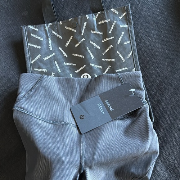 NEW LULULEMON SPECIAL EDITION LEGGINGS XS - Picture 4 of 4